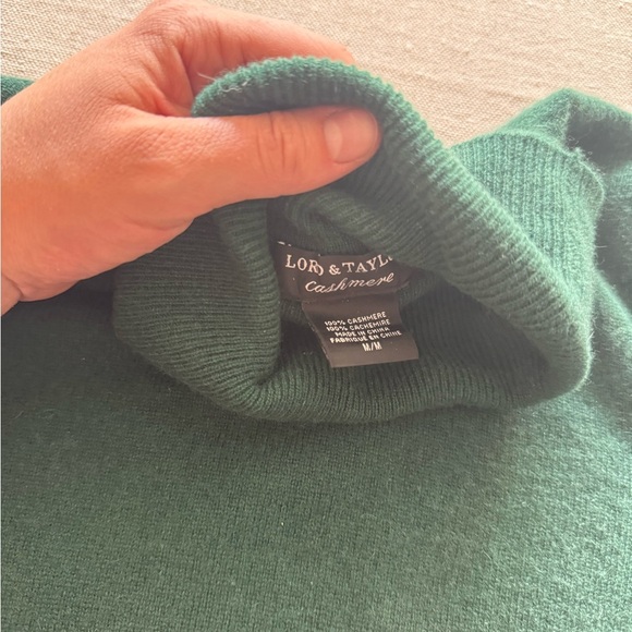 100% Cashmere Emerald Green Turtleneck Sweater - Picture 3 of 10